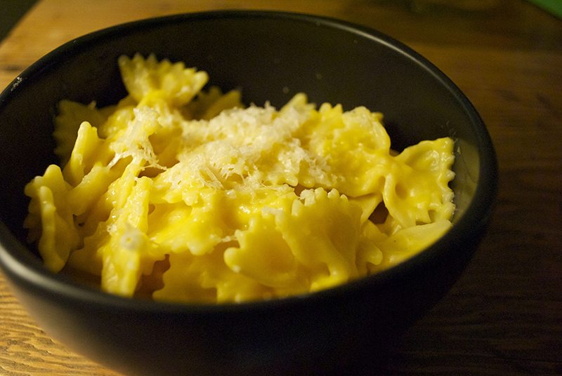 Macaroni cheese with sneaky butternut squash